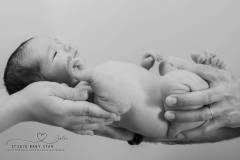 Shooting-bebe-shooting-grossesse-lyon-photographe-naissance-maternite-studio-photo-14