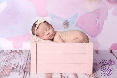 21-Photo-bebe-studio-naissance-scaled